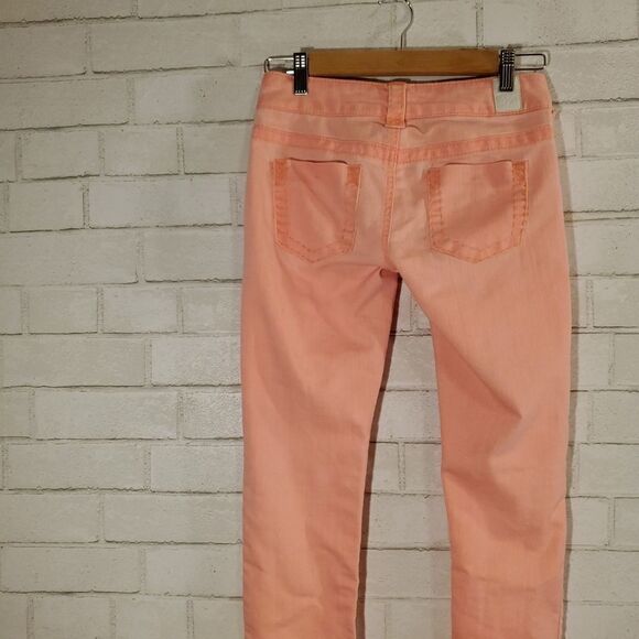 Maurices bright pink skinny jeans - Picture 3 of 10